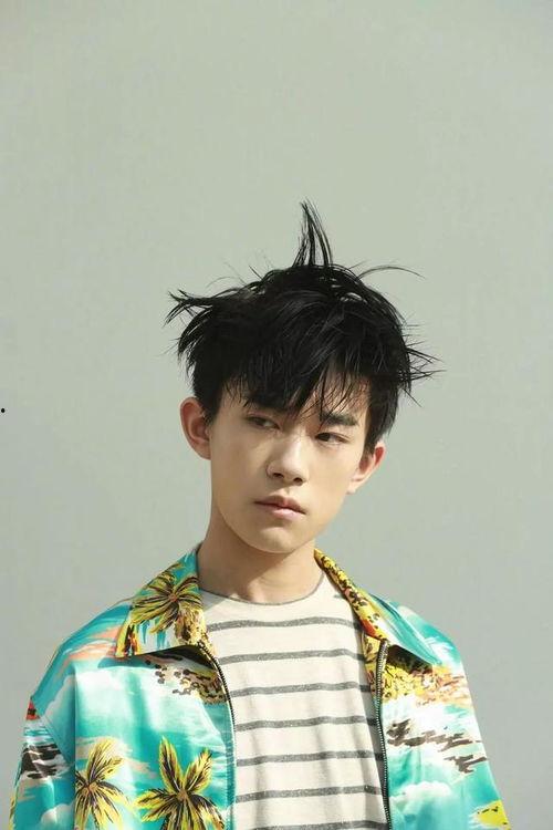 冷脸明星,冰封下的炽热情感