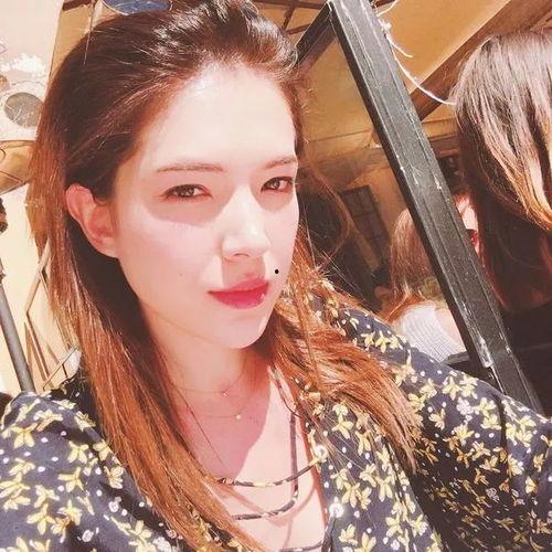 许玮宁家庭背景,出身名门，演艺事业璀璨夺目的璀璨明珠